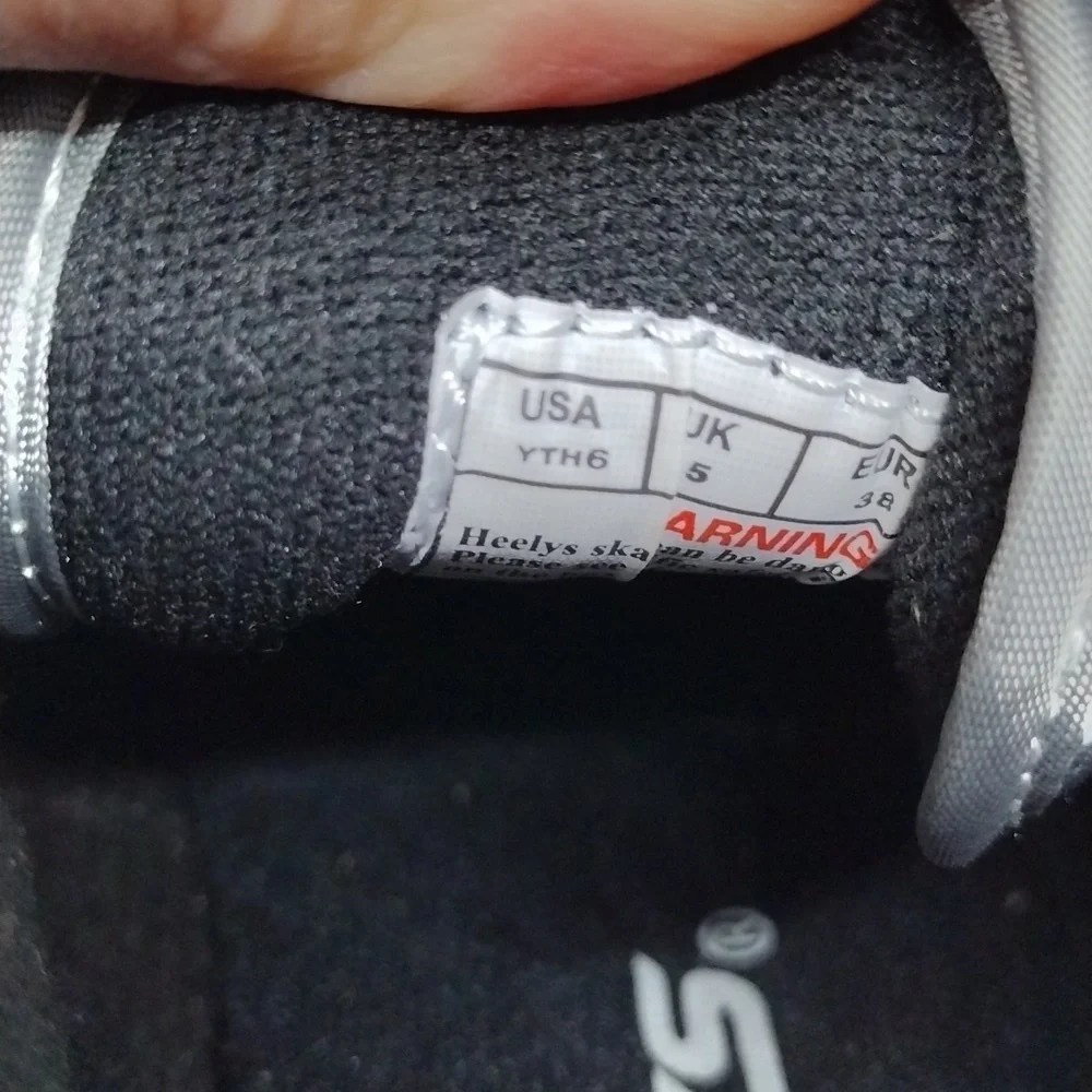 Heelys Black White‎ and Gray Camo Print Youth Size 6